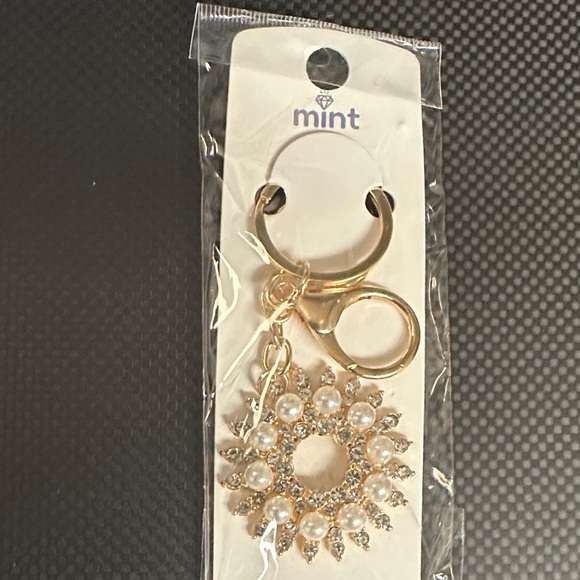 ❣️5|$25❣️Mint Keychain-bag charms Your choice. 🆕 - Picture 7 of 16